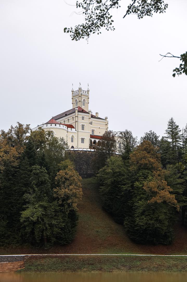 Velike količine oborine počele su puniti Trakošćansko jezero. 