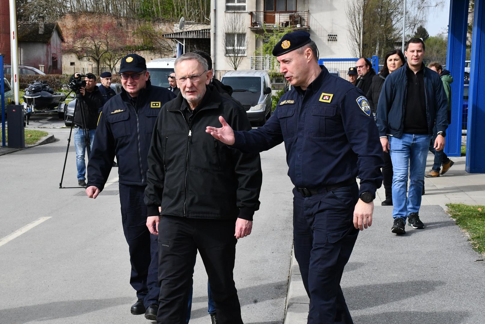 26.03.2024., Staraa Gradiska - Potpredsjednik Vlade i ministar unutarnjih poslova RH Davor Bozinovic obisao je drzavnu granicu i policijske sluzbenike koji rade na zastiti drzavne granice i suzbijanju nezakonitih migracija na podrucju Policijske uprave brodsko-posavske. Photo: Ivica Galovic/PIXSELL