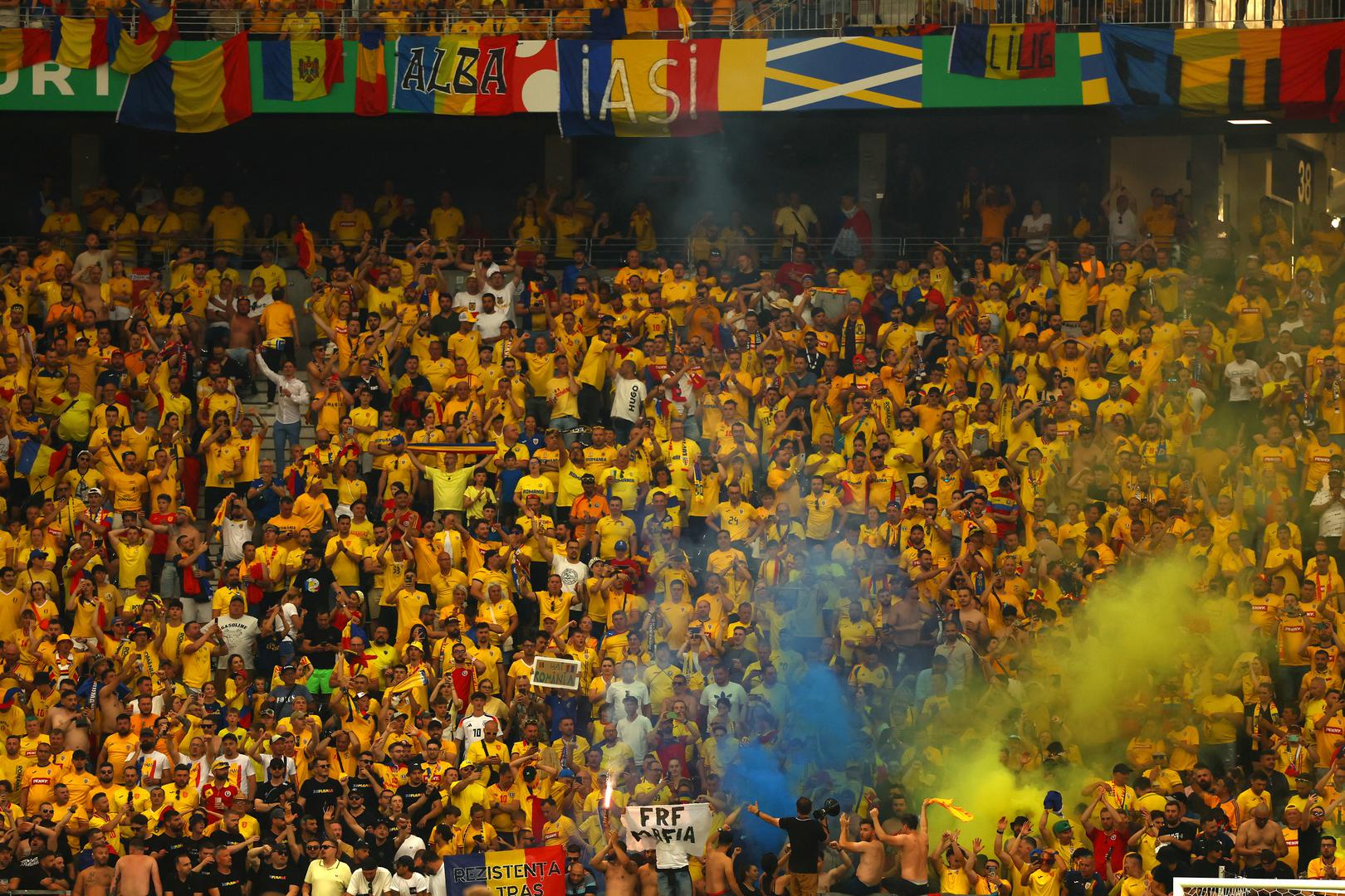Peto mjesto zauzima Rumunjska, čijih se 92.000 navijača skupilo na tri utakmice.