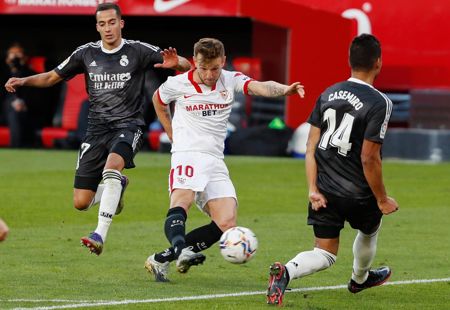 La Liga Santander - Sevilla v Real Madrid Soccer Football - La Liga Santander - Sevilla v Real Madrid - Ramon Sanchez Pizjuan, Seville, Spain - December 5, 2020 Sevilla's Ivan Rakitic in action with Real Madrid's Casemiro Pool via REUTERS/Angel Fernandez ANGEL FERNANDEZ