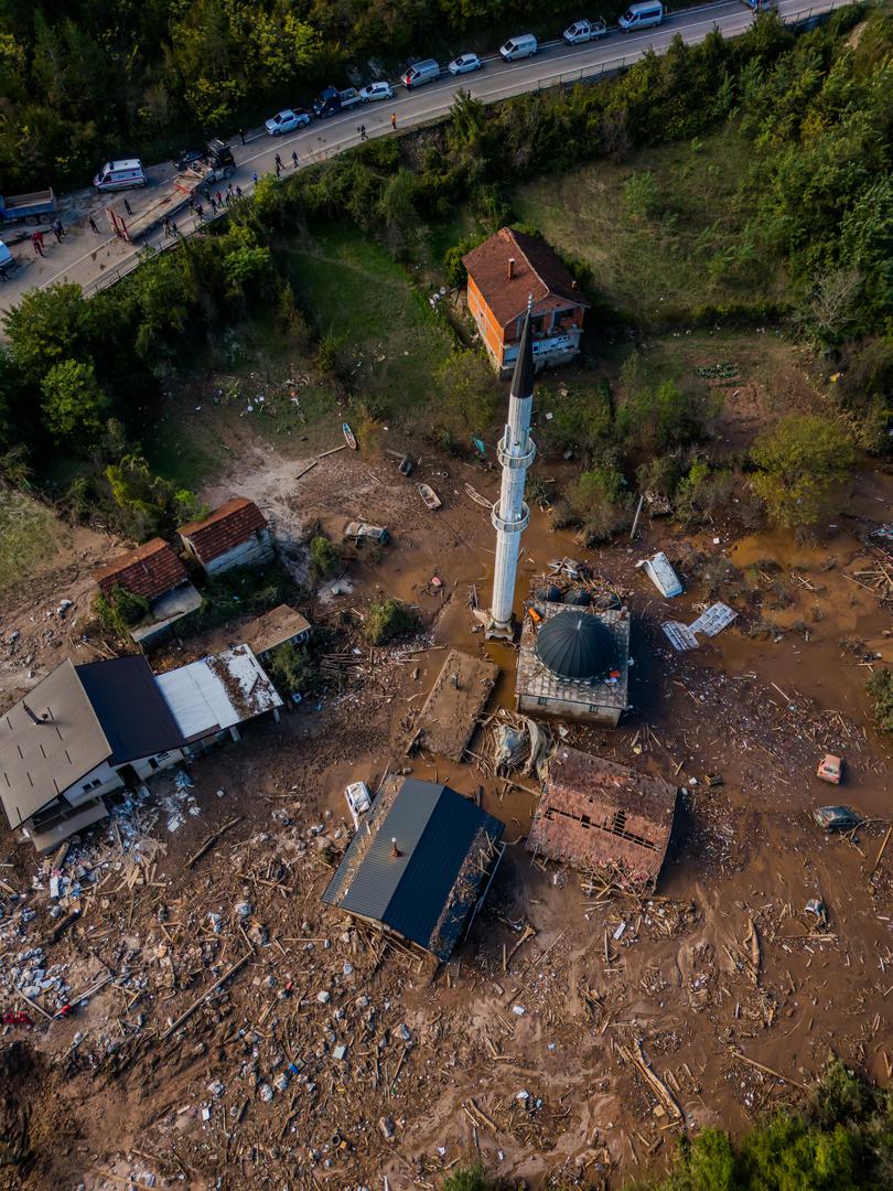 U nekoliko navrata im je nadležna inspekcija zabranjivala rad te čak izdala kaznu, no mještani Donje Jablanice tvrde kako je vađenje kamena tamo trajalo godinama.