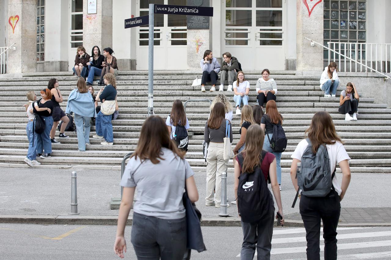 Zagreb: Za više od 445.000 učenika u Republici Hrvatskoj počela nova školska godina