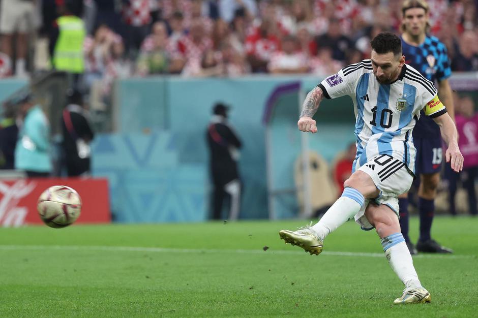 KATAR 2022 - Argentina vodi! Livakovi? je skrivio penal, Messi zabio