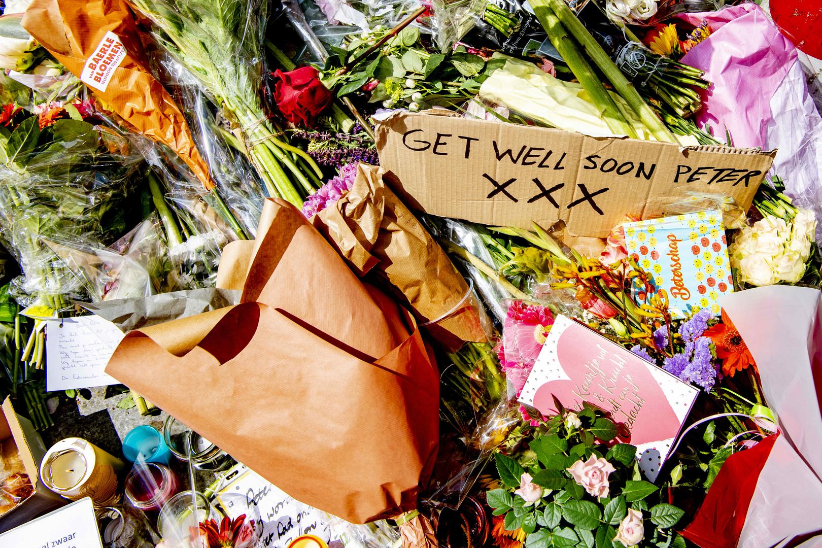 Tribute To The Journalist Injured In An Attack - Amsterdam Flowers, candles and messages of support to Peter R. de Vries in the Lange Leidsedwarsstraat in the center of Amsterdam. The crime reporter is seriously injured in hospital after an attempt on his life. The suspects of the attack are a 35-year-old Pole and a 21-year-old Rotterdammer. Amsterdam, Netherlands on July 8, 2021. Photo by Robin Utrecht/ABACAPRESS.COM Utrecht Robin/ABACA /PIXSELL