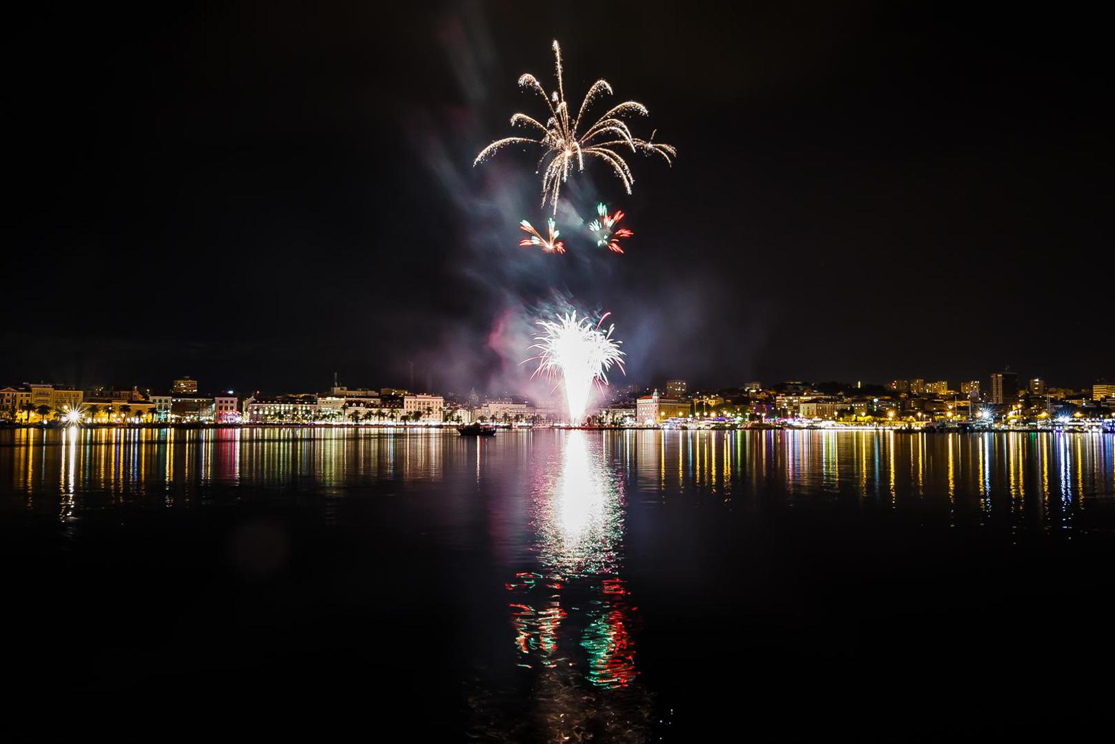 07.05.2022., Split - Vatromet na zavrsetku proslave sv Dujma. Danas je grad Split proslavio svog nebeskog zastitnika sv Dujma te je na kraju koncerta odrzan vatromet. 

 Photo: Zvonimir Barisin/PIXSELL