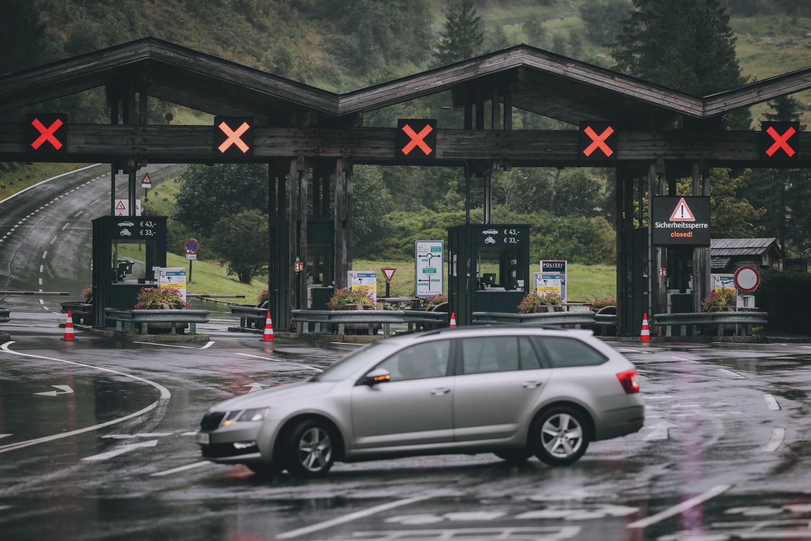 12.09.2024, Mautstelle Ferleiten, Fusch a.d. Glstr, AUT, Starken Unwettern in Österreich, im Bild geschlossene Kassenstelle Ferleiten, Die Großglockner Hochalpenstrasse wurde aus Sicherheitsgründen wegen der Wetterlage gesperrt. // during the current situation in Austria where severe storms are expected. Mautstelle Ferleiten in Fusch a.d. Glstr, Austria on 2024/09/12. EXPA Pictures © 2024, PhotoCredit: EXPA/ JFK Photo: EXPA/ JFK/EXPA