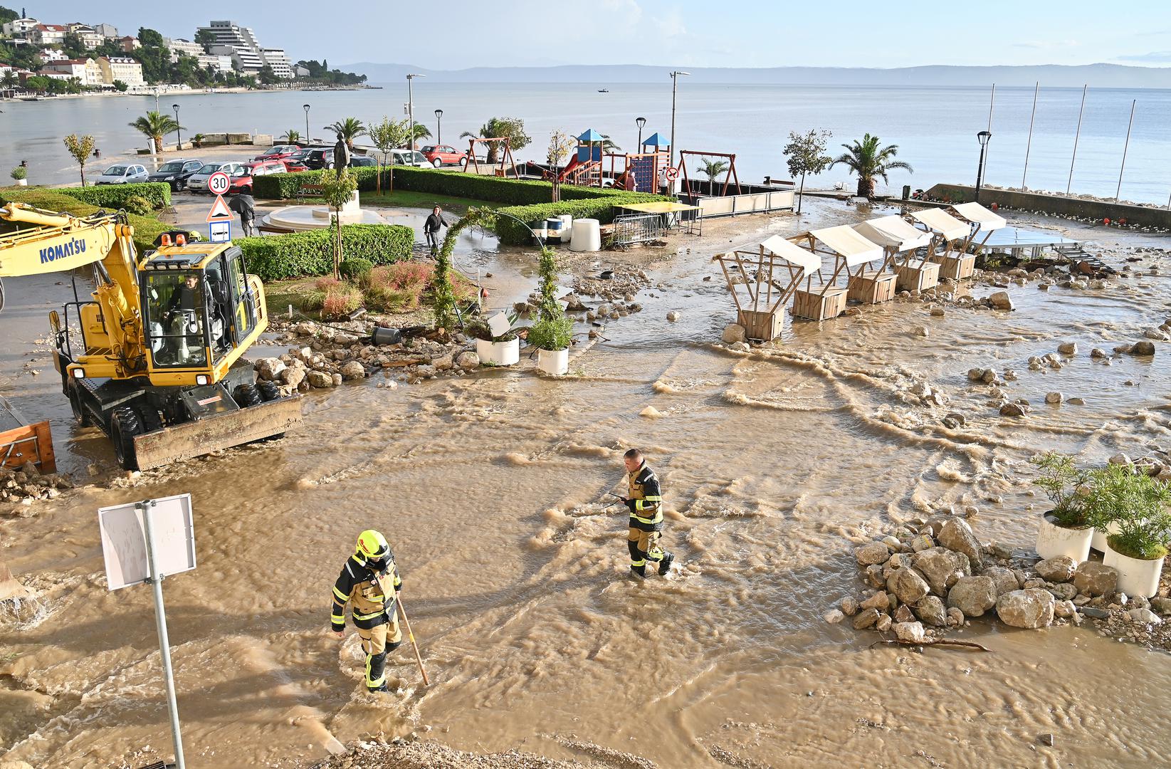 05.10.2024., Podgora - Jako nevrijeme gdje je palo do 140 litara kise po cetvornom metru strovilo je bujice na ulicama Podgore. Photo: Matko Begovic/PIXSELL