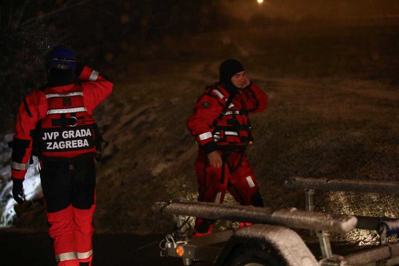 Zagreb: Zbog loših vremenskih uvjeta obustavljena potraga u rijeci Savi