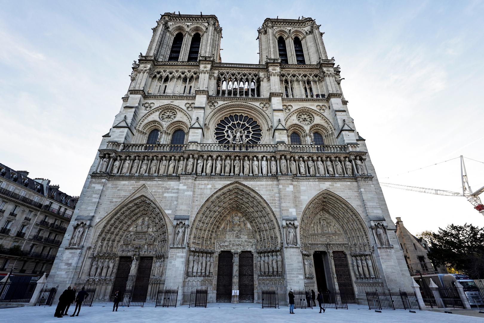 Francuski predsjednik Emmanuel Macron bio je u obilasku obnovljene katedrale Notre-Dame u Parizu. Prvi put cijeli svijet može vidjeti kako izgleda unutra.