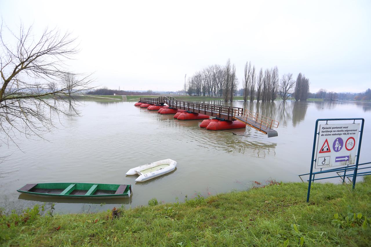 Karlovac: Visok vodostaj rijeke Korane