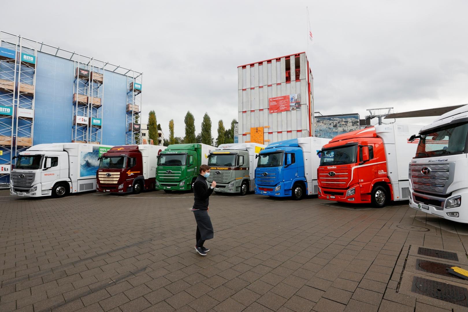 New hydrogen fuel cell truck made by Hyundai is displayed in Luzern New hydrogen fuel cell trucks made by Hyundai are pictured ahead of a media presentation for the zero-emission transport of goods at the Verkehrshaus Luzern (Swiss Museum of Transport) in Luzern, Switzerland October 7, 2020. REUTERS/Denis Balibouse DENIS BALIBOUSE