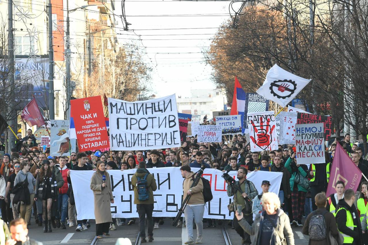 Beograd: Studenti se okupljaju uoči početka blokade Autokomande, jedne od najvažnijih prometnica u gradu