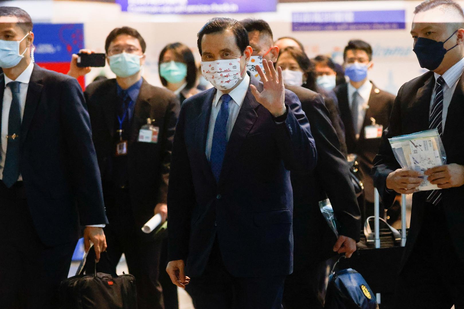 Former Taiwan President Ma Ying-jeou waves to the media at the airport before departing on a visit to China, as for the first time a former or current Taiwanese leader will be visiting since the defeated Republic of China government fled to the island in 1949, in Taoyuan, Taiwan March 27, 2023. REUTERS/Ann Wang Photo: Ann Wang/REUTERS