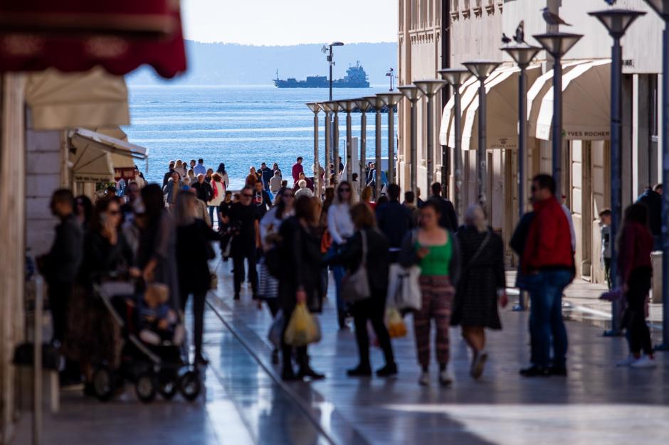 Split: Prelijep sunčani dan iskorišten je za šetnju i uživanje na suncu