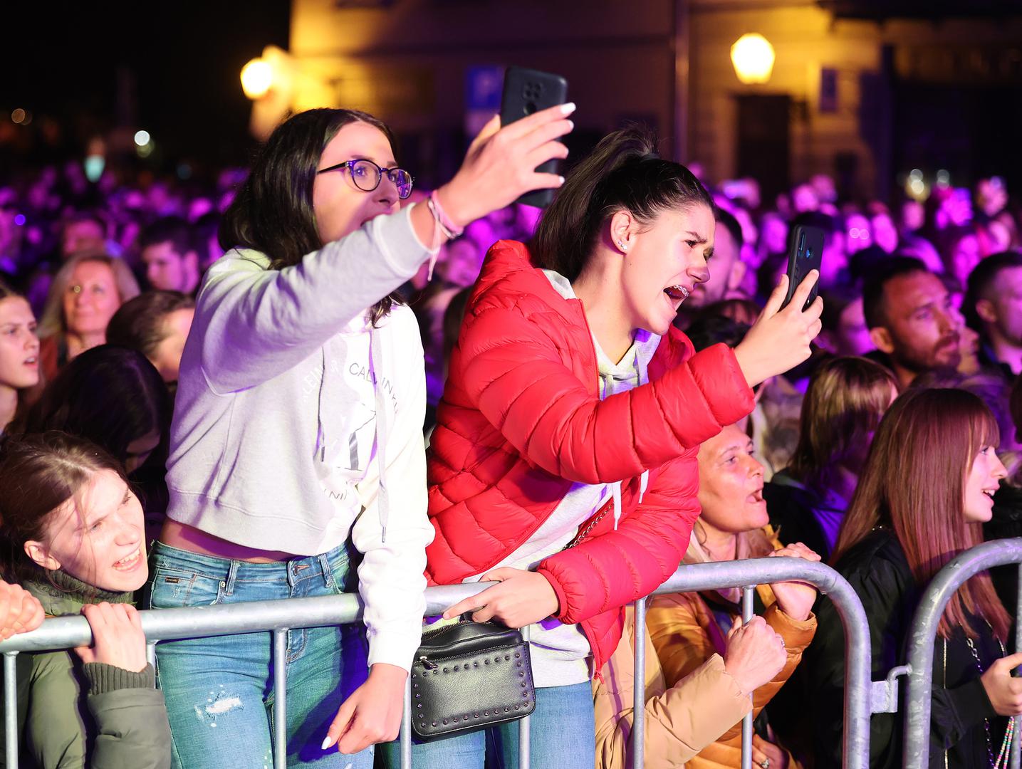 15.10.2022., Samobor - U sklopu proslave 780 rodjendana grada Samobora, odrzan koncert Petra Grase i vatromet na Trgu kralja Tomislava. Photo: Marko Prpic/PIXSELL