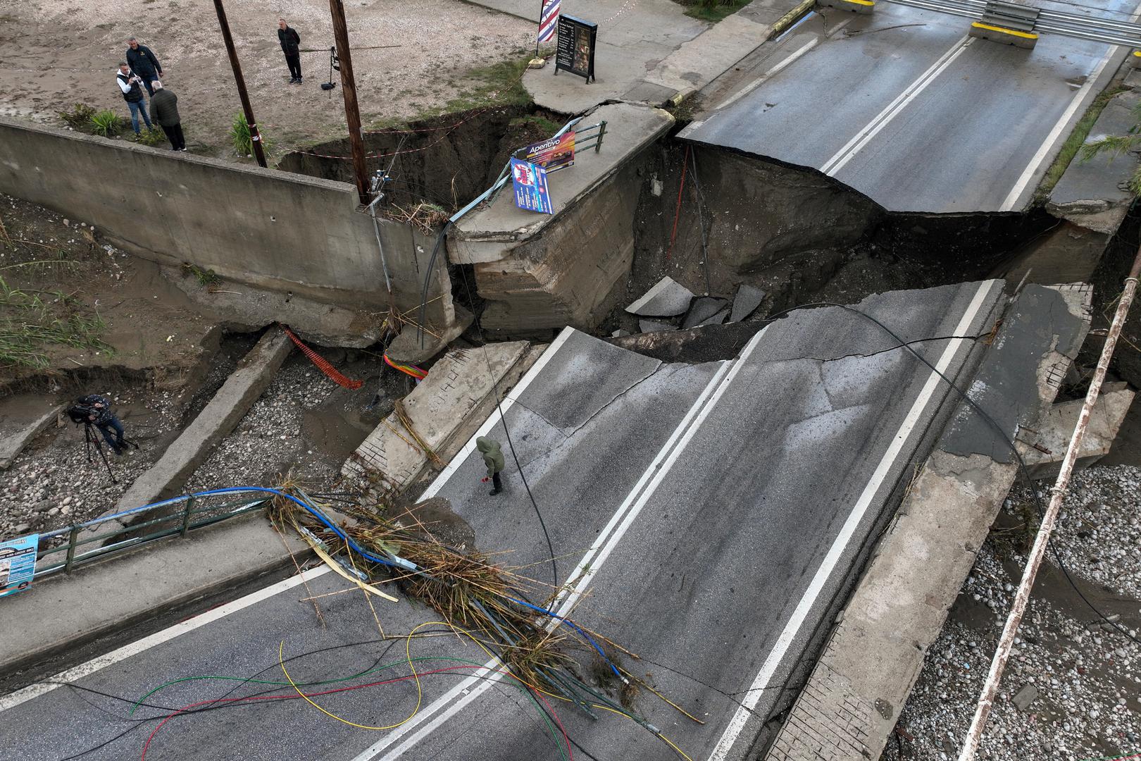 Mnoge kuće su ostale bez struje i vode, a na terenu su brojne ekipe iz općine i regije, među kojima je i vojska. Području ponovno prijeti novo pogoršanje vremena stoga se trenutno radi na novim mjerama zaštite.