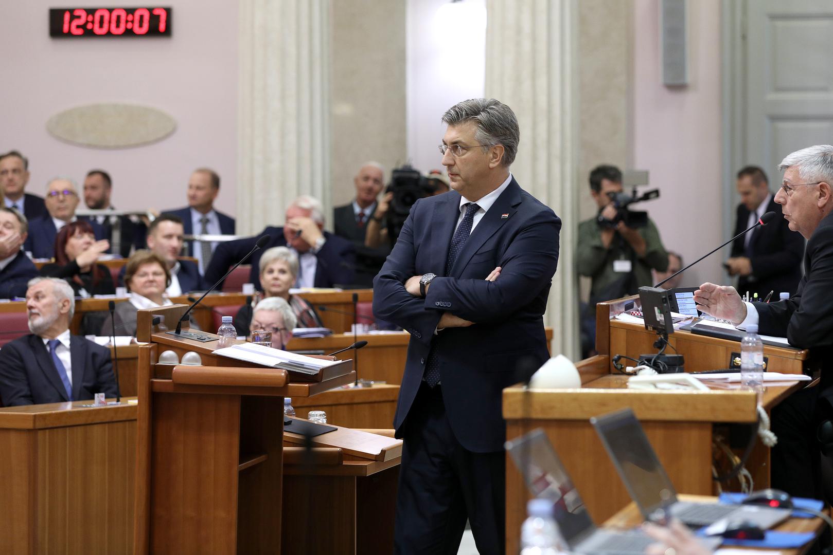 24.10.2023., Zagreb - Premijer Andrej Plenkovic dosao je u Sabor i u nastavku sjednice podnosi godisnje izvjesce Vlade Republike Hrvatske.  Zastupnici lupanjem iskazuju nezadovoljstvo. Photo: Patrik Macek/PIXSELL