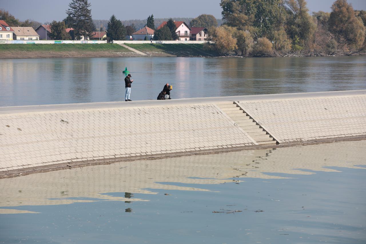 Osijek: Otvorenje nove dionice promenade kojom se spajaju Donji i Gornji grad šetnicom uz rijeku Dravu