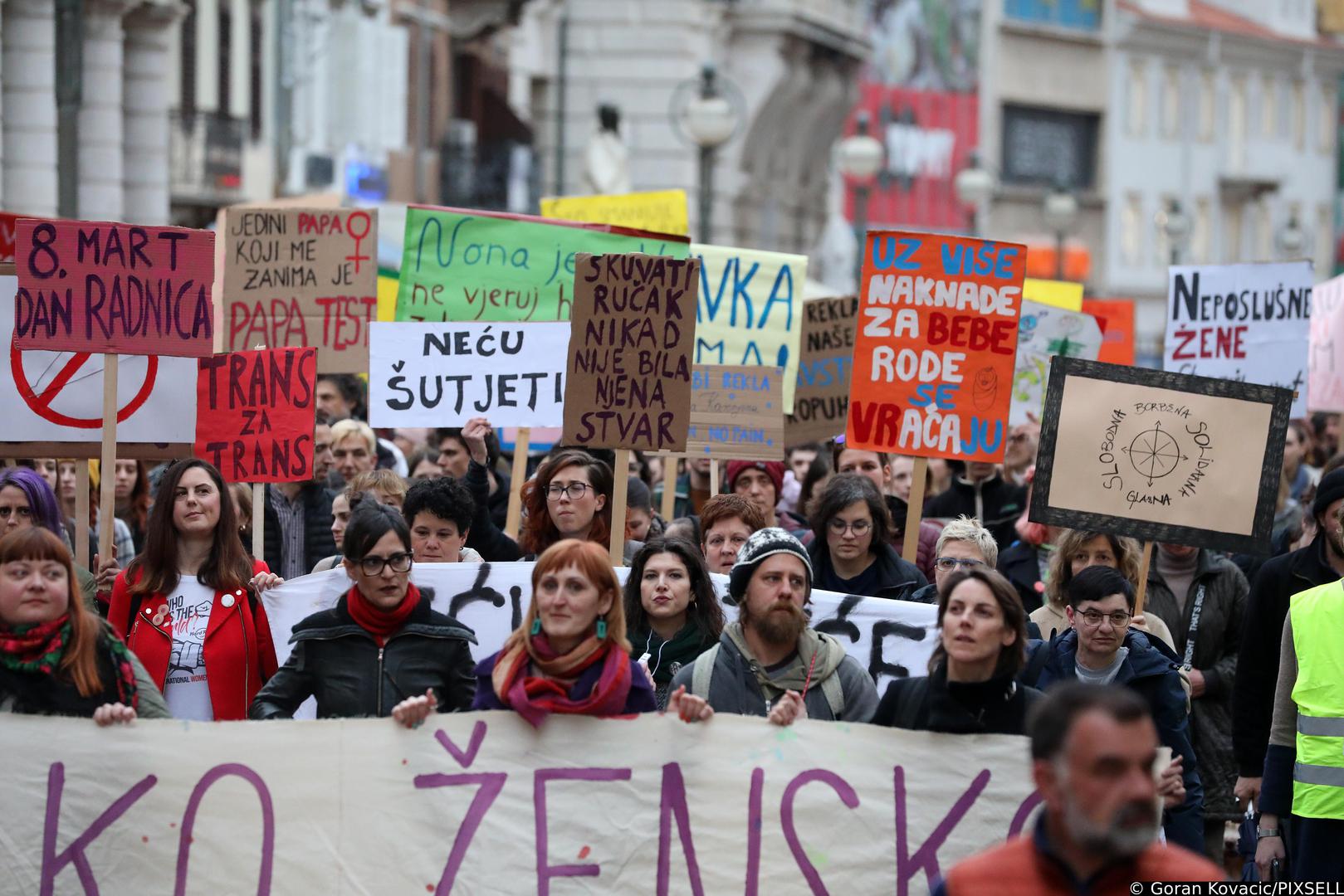 08.03.2023., Rijeka - Prosvjedni sesti po redu Nocni mars za Osmi mart pod nazivom "Borim se ko zensko",  od hotela Continental do Jadranskog trga, posvecen je nasilju nad zenama i femicidu.  Photo: Goran Kovacic/PIXSELL