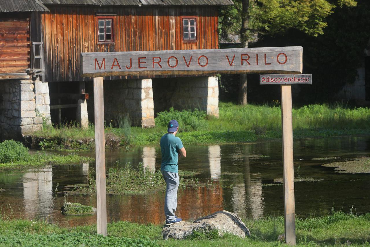 Majerovo vrilo u bojama jeseni