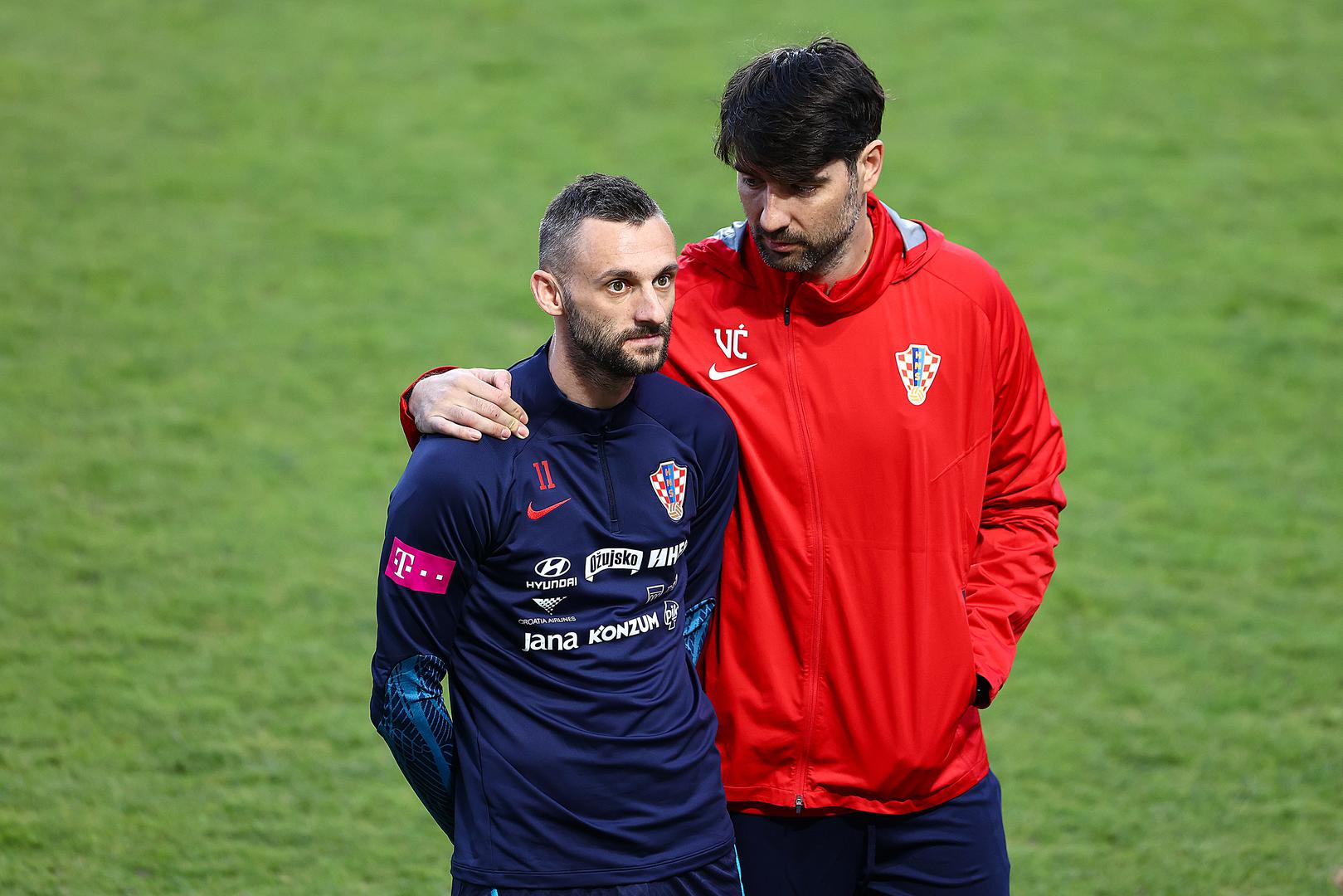 22.03.2023., stadion Hrvatski vitezovi, Dugopolje - Trening hrvatske nogometne reprezentacije na stadionu Hrvatski vitezovi u Dugopolju uoci utakmice kvalifikacija za EURO 2024 protiv Walesa. Marcelo Brozovic, Vedran Corluka.  Photo: Miroslav Lelas/PIXSELL