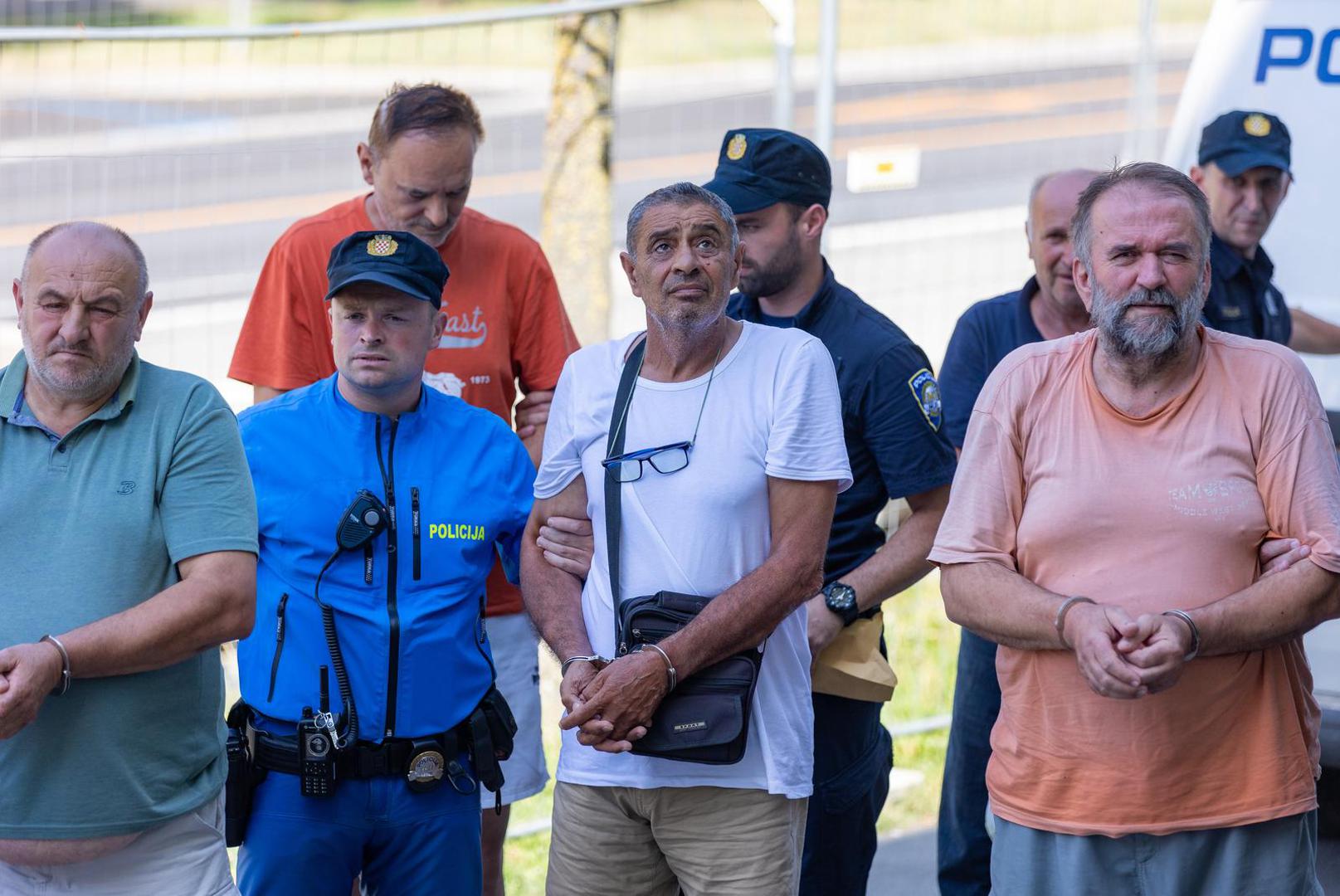 11.07.2024., Osijek - Zupanijski sud, Privodjenje petorice uhicenih, osumnjicenih za ratni zlocin sucu istrage. Photo: Davor Javorovic/PIXSELL