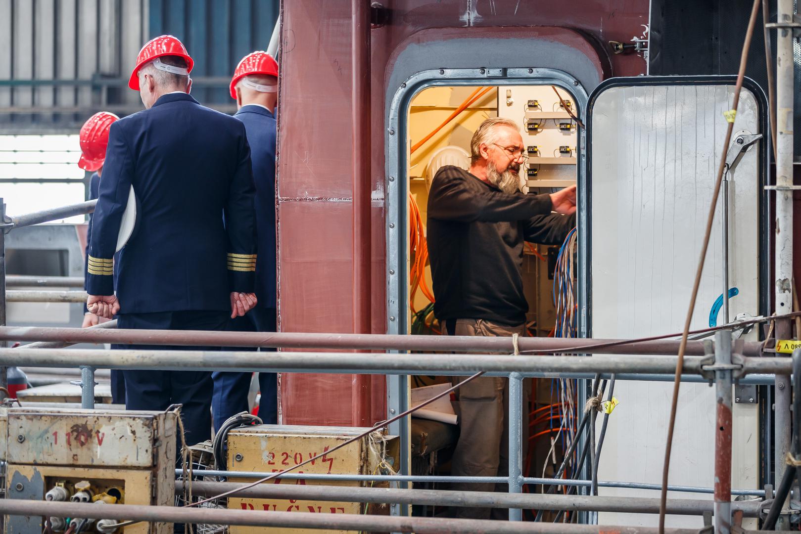 10.04.2024., Split. -  Posjeta Ministra Ivana Anuncia Brodogradilistu Split uz pratnju Tomislava Debeljaka i generala Tihomira Kundida, obisli su brod koji brodosplit gradi za Hrvatsku Vojsku. Photo: Zvonimir Barisin/PIXSELL