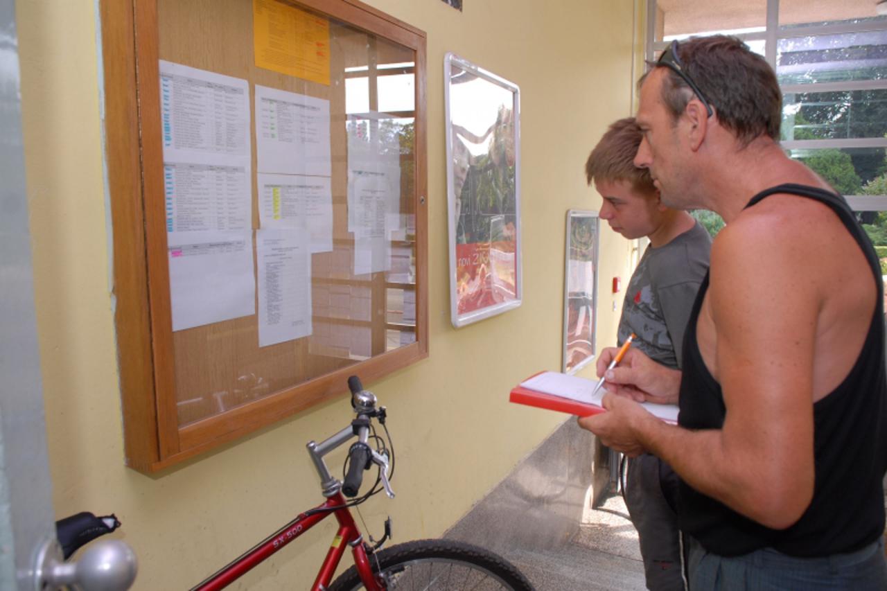 'Karlovac - Drugi krug upisa u srednje skole. U vecini karlovackih skola ostalo mjesta. 050710 Photo: Kristina Stedul Fabac/PIXSELL'