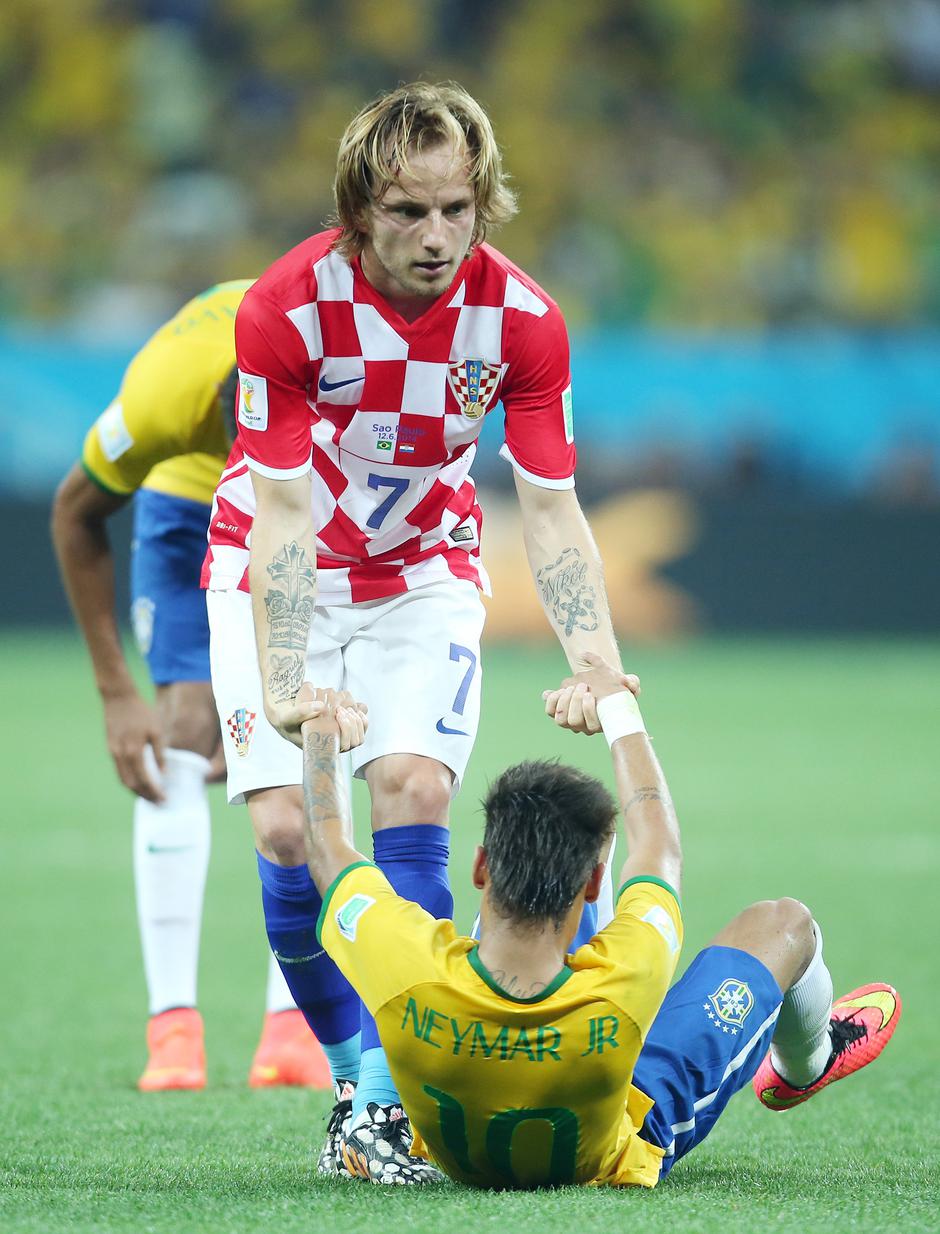 12.06.2014., Sao Paulo, Brazil - Svjetsko nogometno prvenstvo, Brazil - Hrvatska. Ivan Rakitic, Neymar.  Photo: Sanjin Strukic/PIXSELL