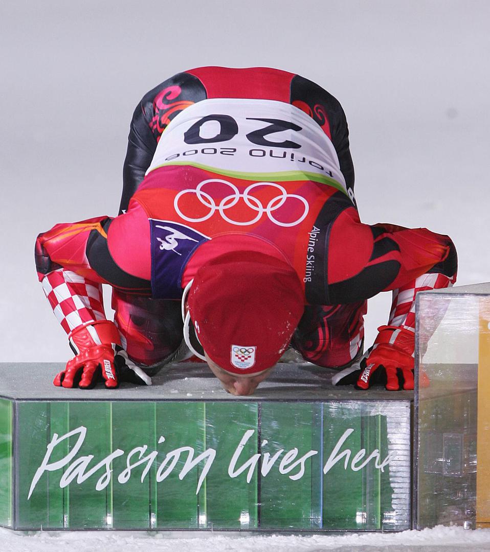 14.02.2006.,Torino,Italija - ZOI Torino 2006,  Setstriere. Muska kombinacija. Ivica Kostelic osvojio je srebrnu medalju u kombinaciji. Ivica slavi nakon osvojene srebrne medalje u kombinaciji.rPhoto Zeljko Lukunic/Vecernji list