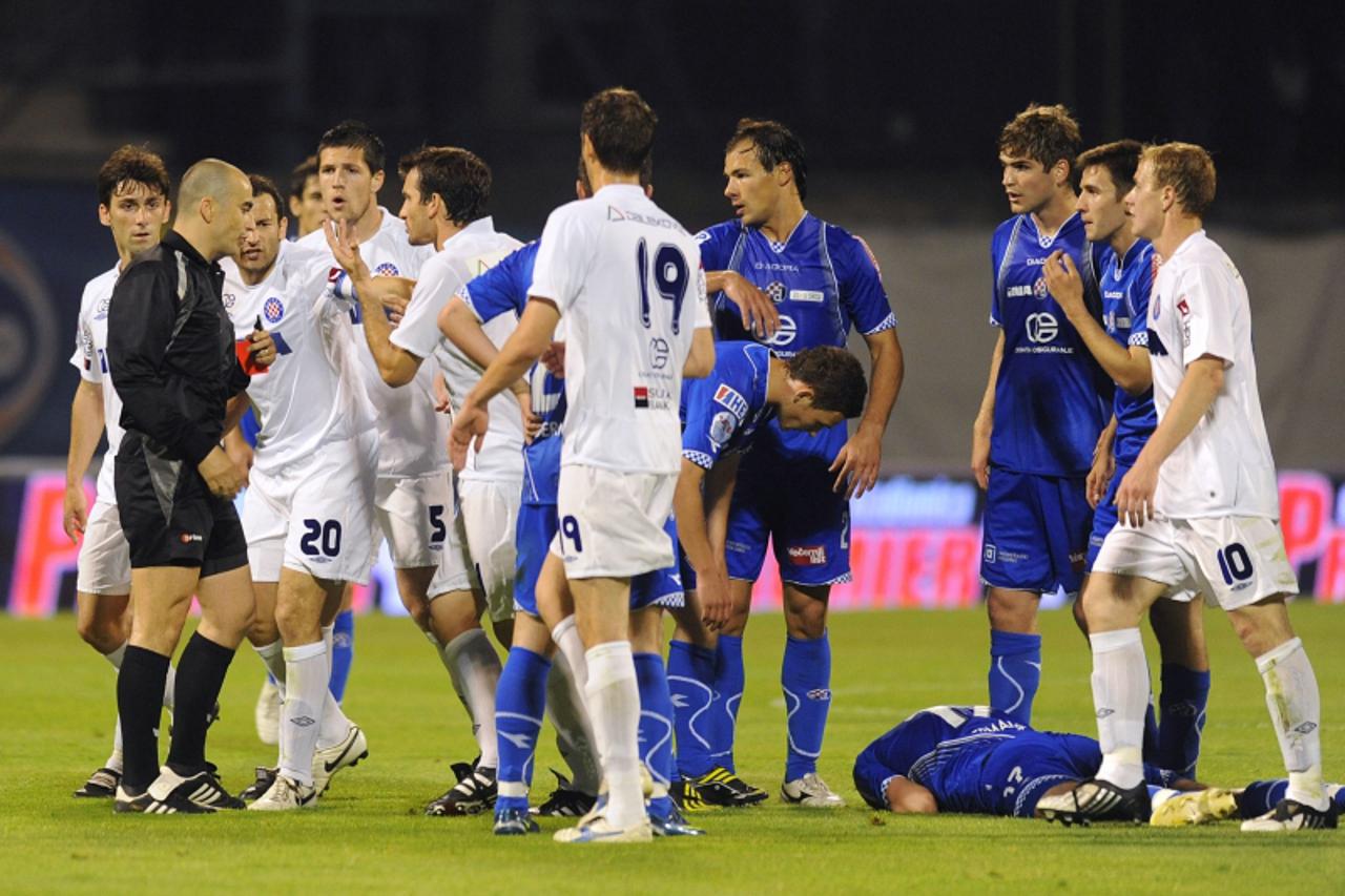 'sport...Zagreb...13.05.2009.    Stadion u Maksimiru, prva utakmica finala Hrvatskog kupa, dinamo - hajduk,  sudac Bruno Maric, crveni karton, Jurica Buljat,  Photo: Goran Stanzl/Vecernji list'