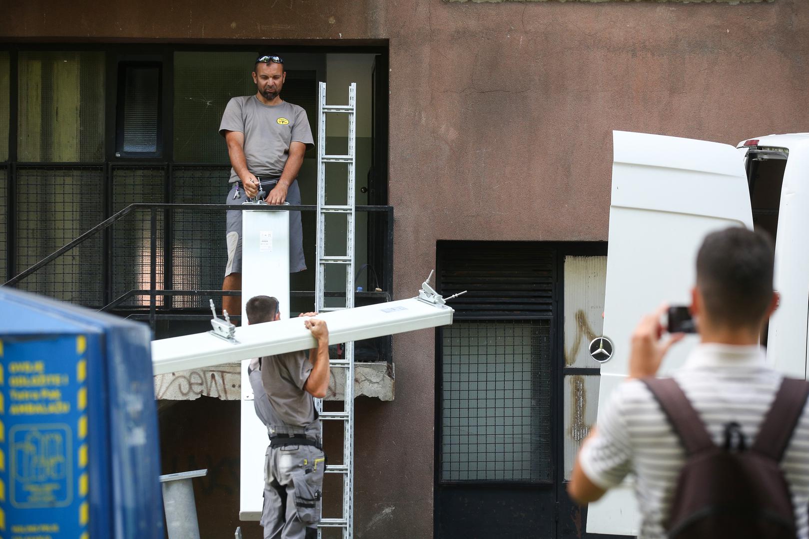 11.08.2021., Zagreb - Stanari zgrade u Alabaharijevoj ulici pobunili su se protiv postavljanja repetitora na vrh njihove zgrade. 
Photo: Zeljko Hladika/PIXSELL