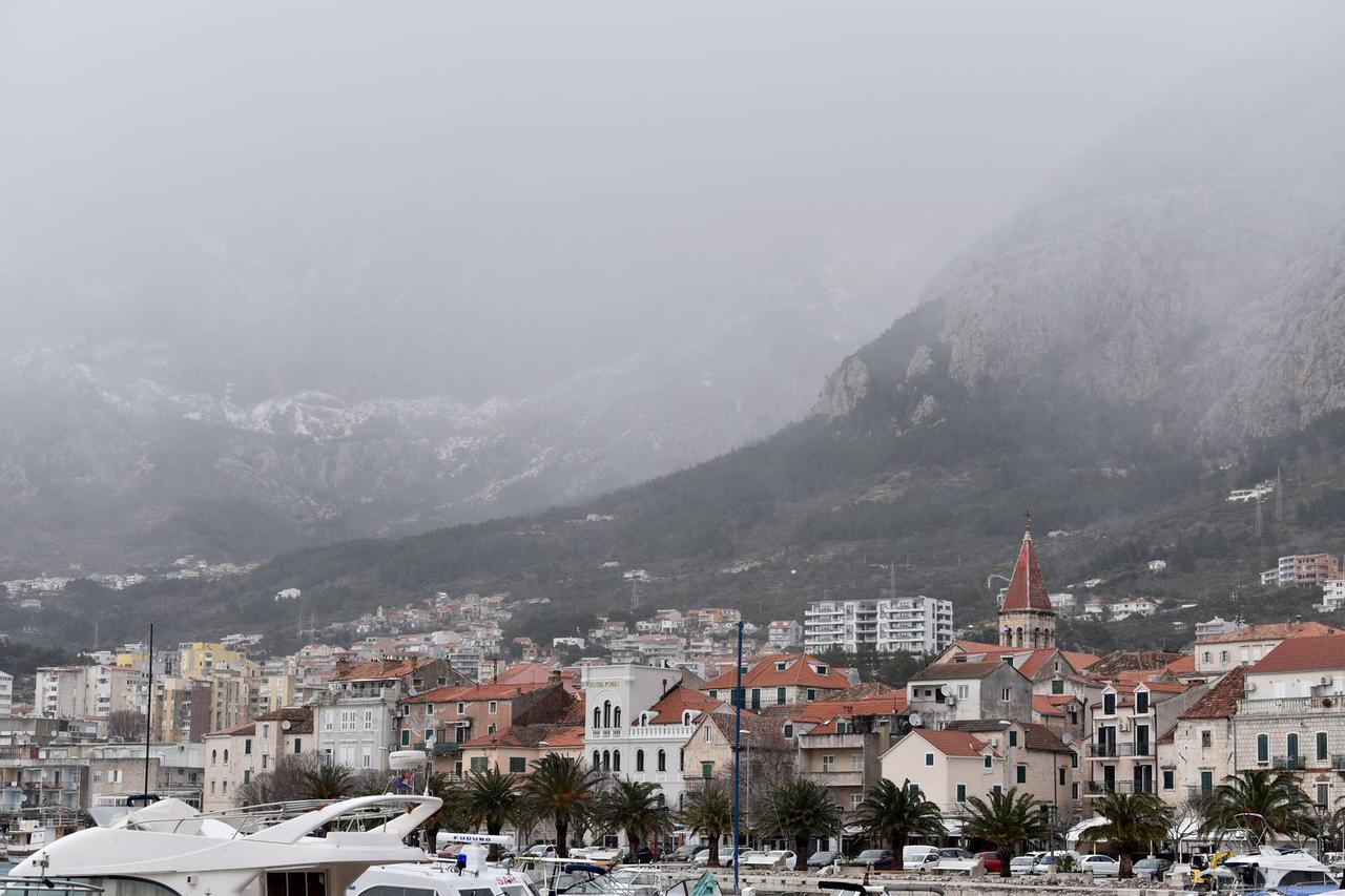 Bura i niske temperature na području Makarske