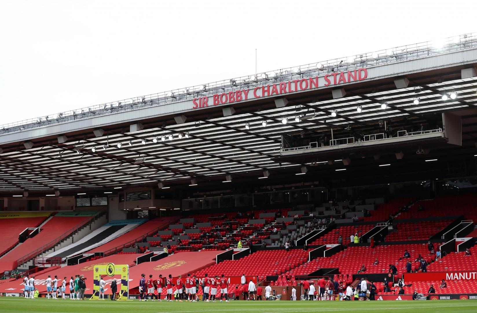 Manchester United v West Ham United - Premier League - Old Trafford The players line up before the Premier League match at Old Trafford, Manchester. Catherine Ivill  Photo: PA Images/PIXSELL