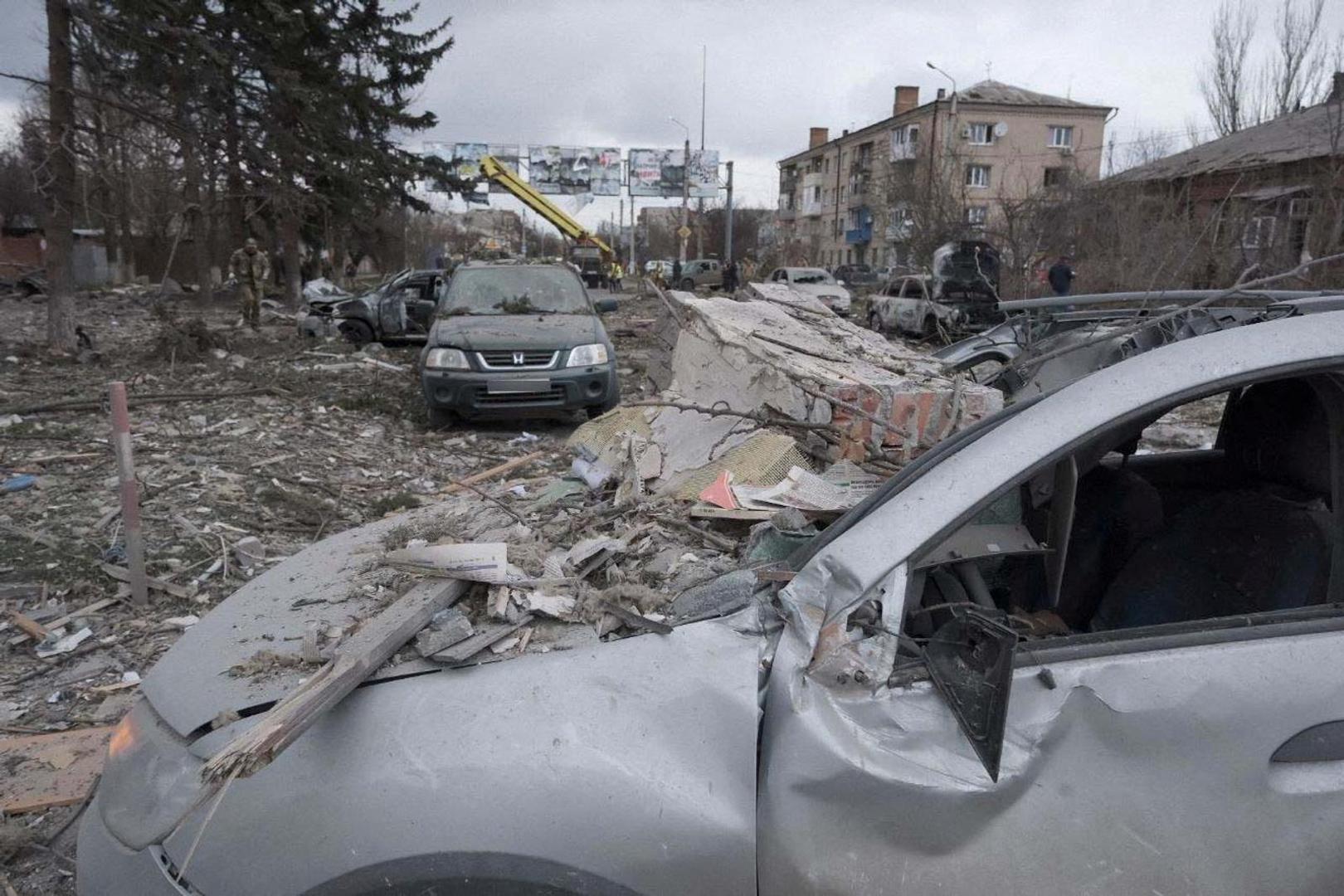 A view shows a site of a Russian military strike, amid Russia's attack on Ukraine, in Sloviansk, Donetsk region, Ukraine March 27, 2023. Press service of the State Emergency Service of Ukraine/Handout via REUTERS ATTENTION EDITORS - THIS IMAGE HAS BEEN SUPPLIED BY A THIRD PARTY. Photo: State Emergency Service of Ukrai/REUTERS