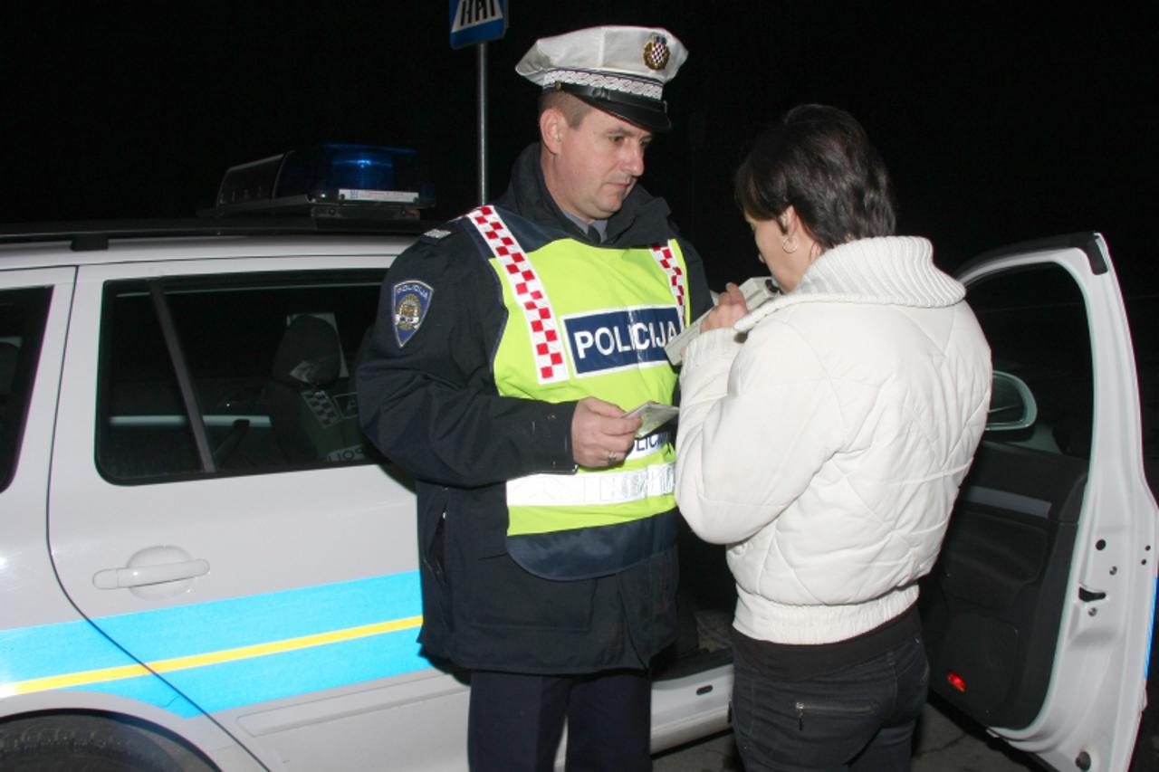 'Duga Resa - Preventivna akcija policija u lovu na alkoholizirane vozace. 131110 Photo: Kristina Stedul Fabac/PIXSELL'