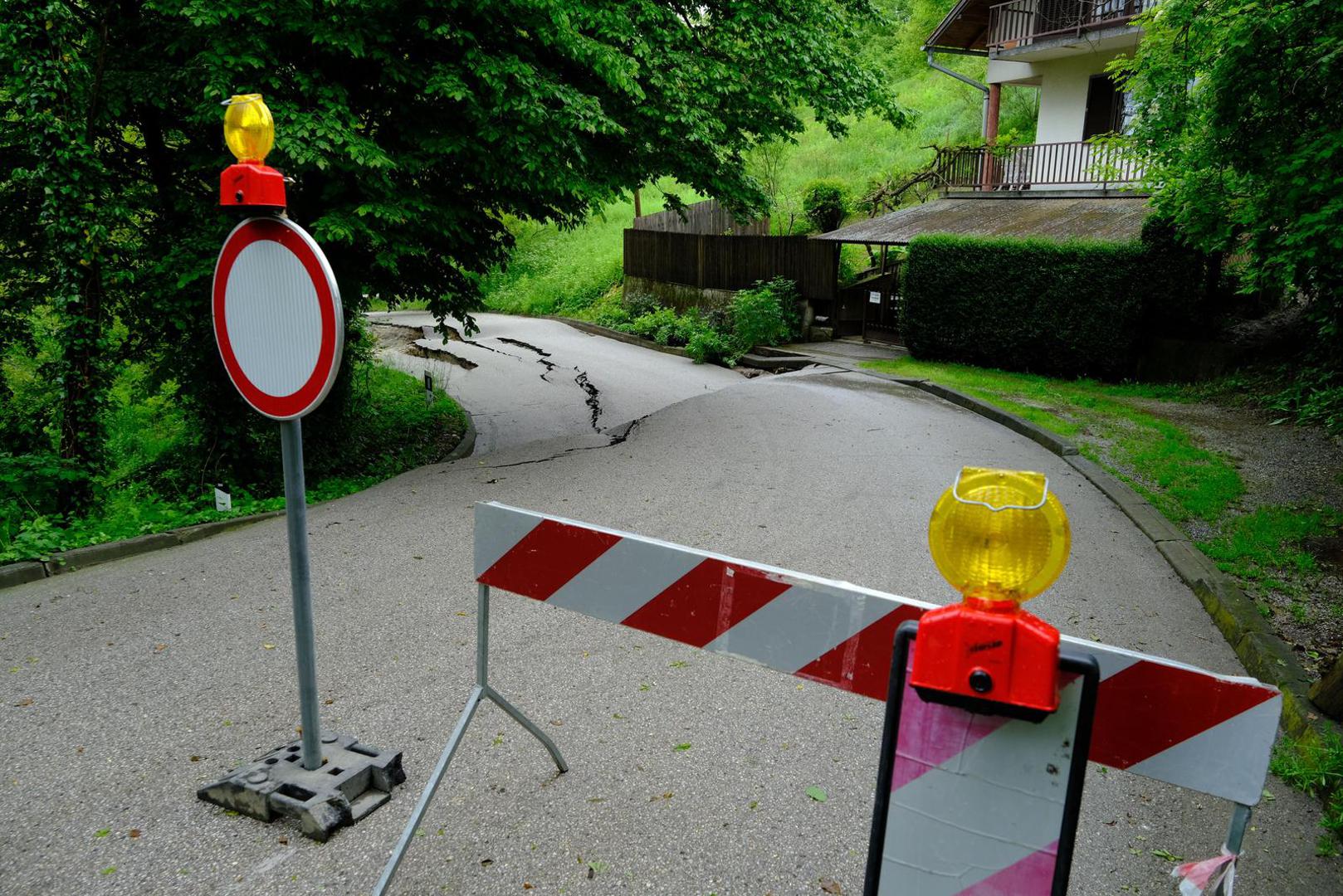 17.05.2023., Globocec - U mjestu Globocec u blizini Marije Bistrice odronila se cesta te je zatvorena za sav promet. Photo: Slaven Branislav Babic/PIXSELL