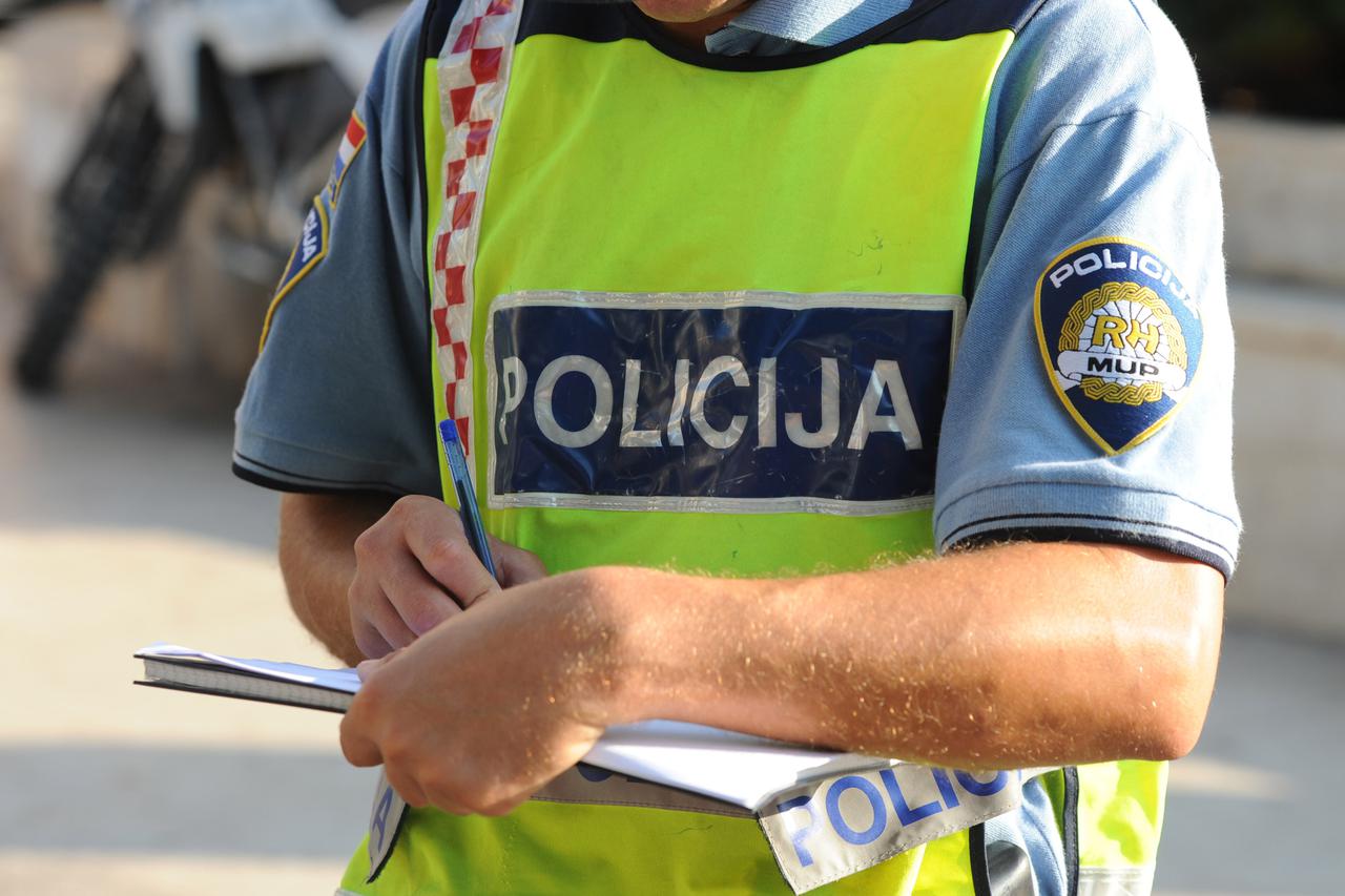 policija