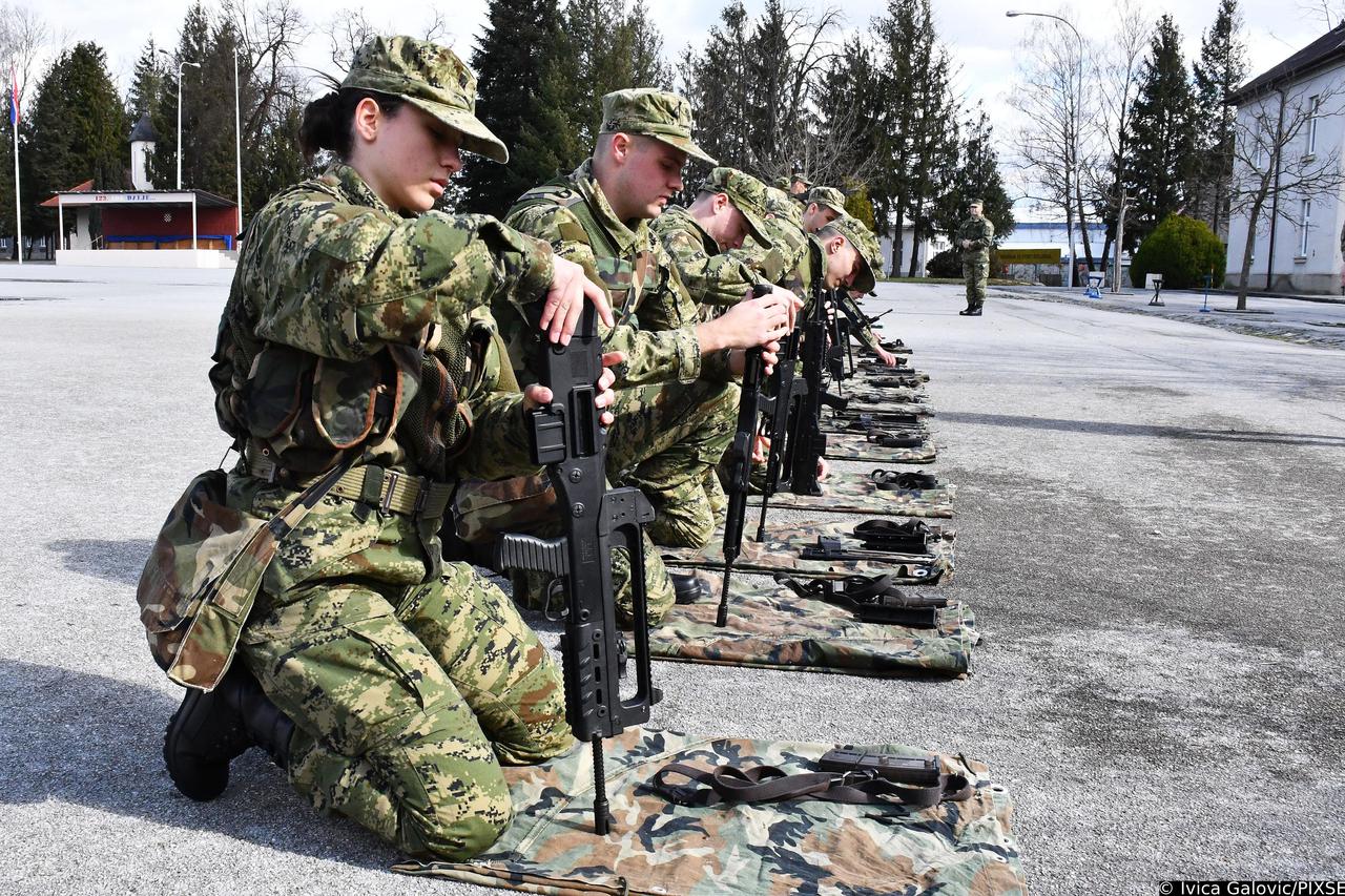 Požega: Reportaža o životu i boravku ročnika u vojarni "123. brigade HV"