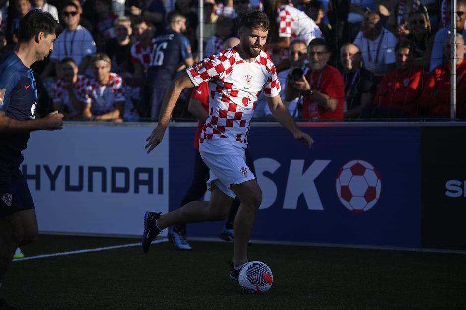 Međusobni okršaj zvijezda Vatrenih u uličnom nogometu održan je u Zagrebu