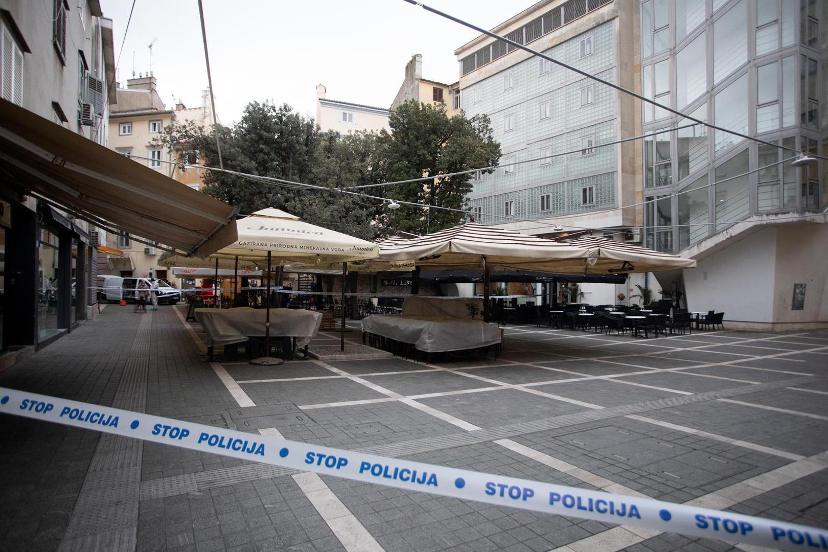 05.02.2022.,Rijeka - Oko 14.45h policija je zaprimila dojavu kako je u caffe baru Pin (Pavlinski Trg 5) doslo do tuce te je jedna zenska osoba ozljedena. Uz policijske sluzbenike na mjesto dogadaja izasla je hitna medicinska pomoc, koja je pokusala reanimirati zensku osobu ali bezuspjesno. Photo: Nel Pavletic/PIXSELL