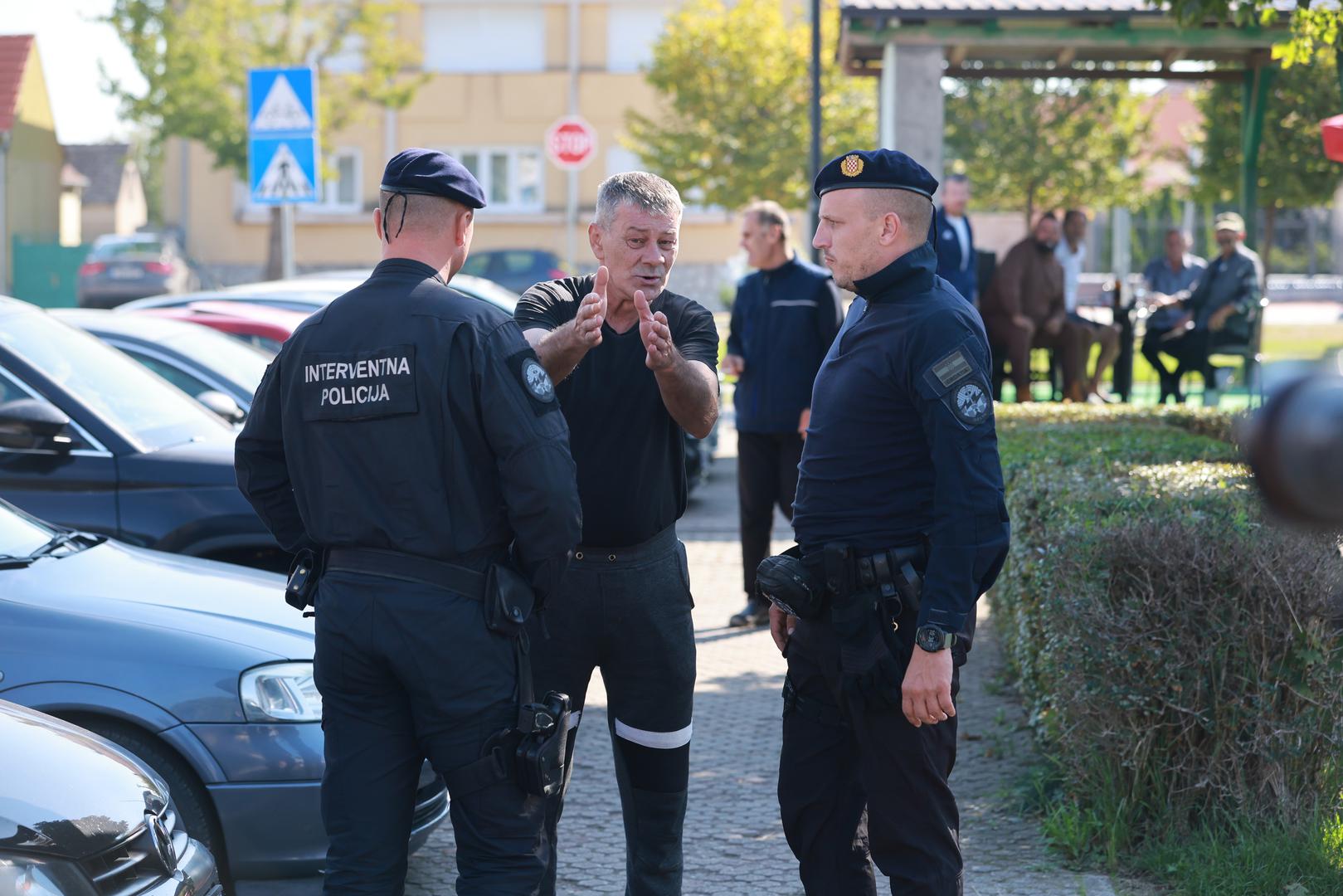 Podsjetimo, USKOK i policija izvijestili su u ponedjeljak ujutro da se provode hitne dokazne radnje. 

