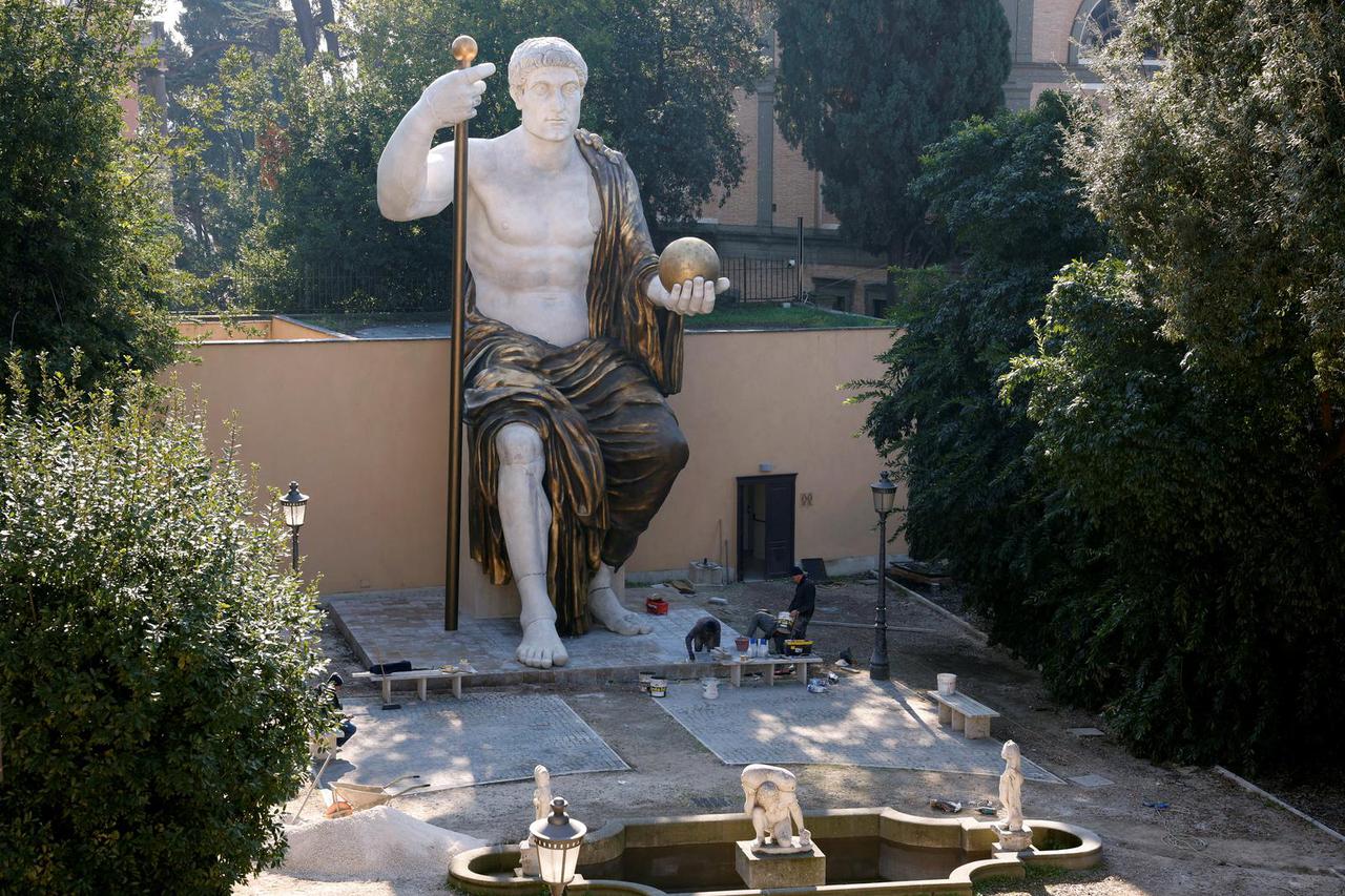 Reconstruction of the Colossus of Constantine is brought to Rome for public display