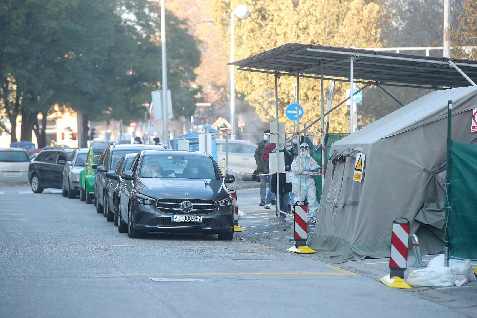 23.11.2020., Zagreb - Od danas u Zagrebu na 12 lokacija krece antigensko testiranje na koronavirus brzim testovima, ciji se nalaz dobiva za 15 minuta, a za sto je trenutno osigurano 50.000 testova. Organizaciju i testiranje pucanstva u Zagrebu u sto kracem vremenu provest ce Nastavni zavod za javno zdravstvo dr. Andrija Stampar i Dom zdravlja Centar - Dom zdravlja istok i Dom zdravlja zapad u kooordinaciji s Gradskim uredom za zdravlje. Dom zdravlja Zagreb - Zapad 1, Prilaz baruna Filipovica 11, testiranje na koronavirus. 
Photo: Goran Stanzl/PIXSELL