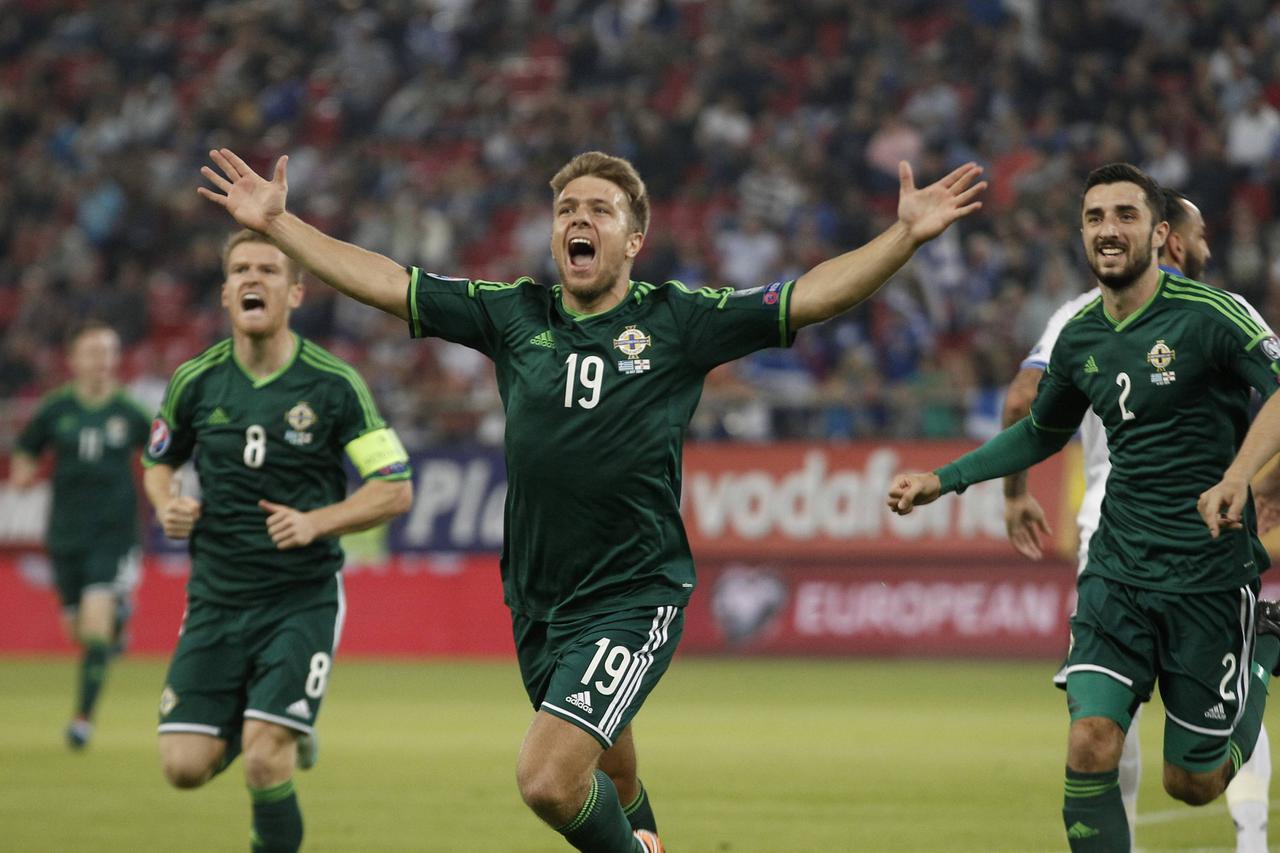 Northern Ireland's Jamie Ward (C) celebrates after scoring against Greece during their Euro 2016 Group F qualifying soccer match at Karaiskaki stadium in Piraeus, near Athens October 14, 2014.  REUTERS/Yorgos Karahalis  (GREECE - Tags: SPORT SOCCER)