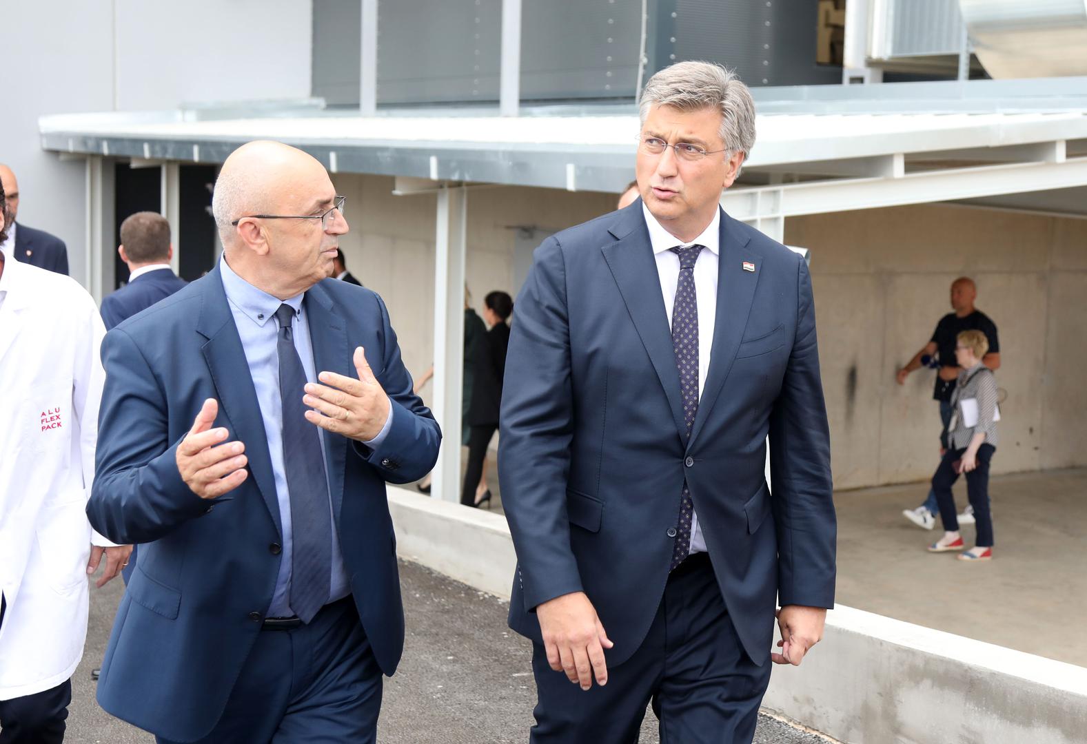 05.08.2023., Drnis - Obilazak tvornice aluminija Aluflexpack Novi. gradonacelnik Drnisa Josip Begonja, predsjednik Vlade RH Andrej Plenkovic Photo: Dusko Jaramaz/PIXSELL