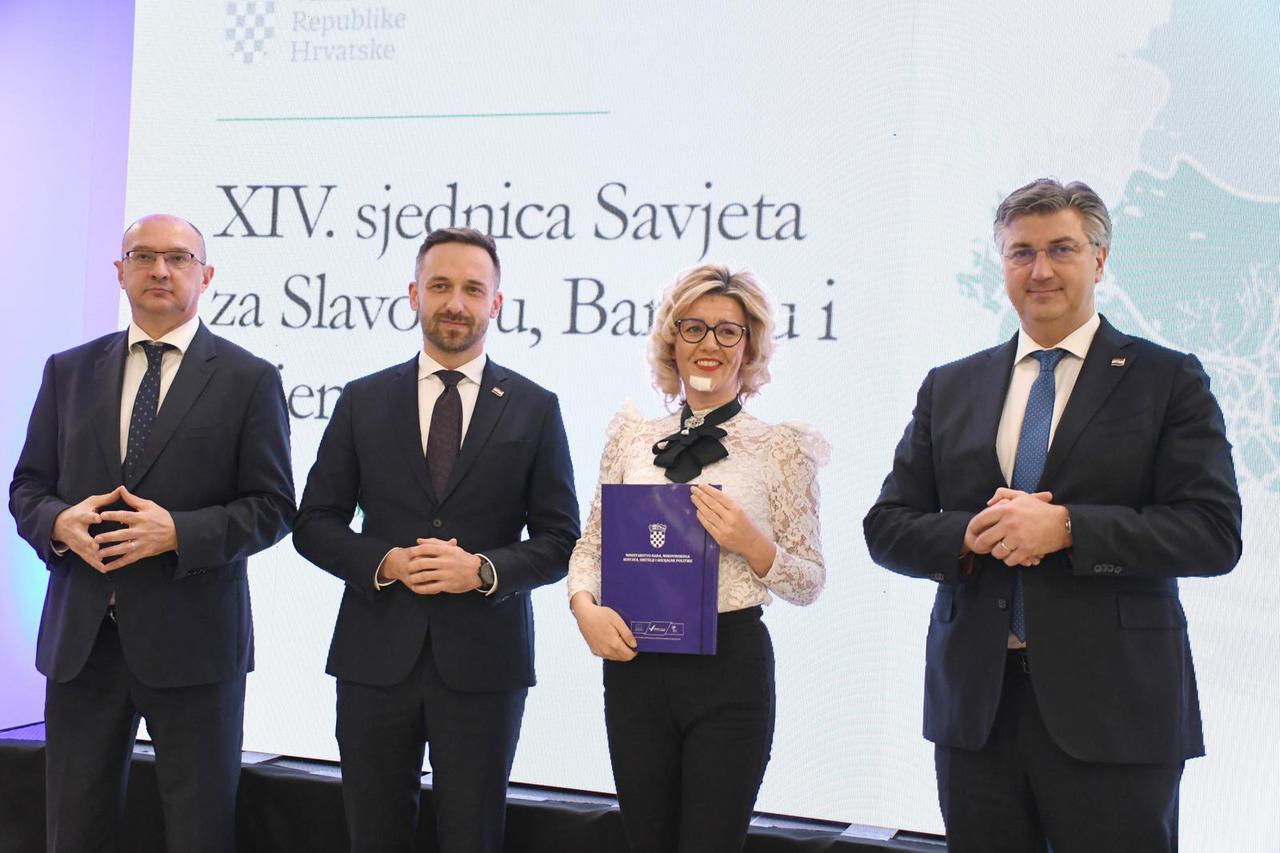 Pitomača: Nakon 14. sjednice Savjeta za Slavoniju, Baranju i Srijem podijeljeni su ugovori  