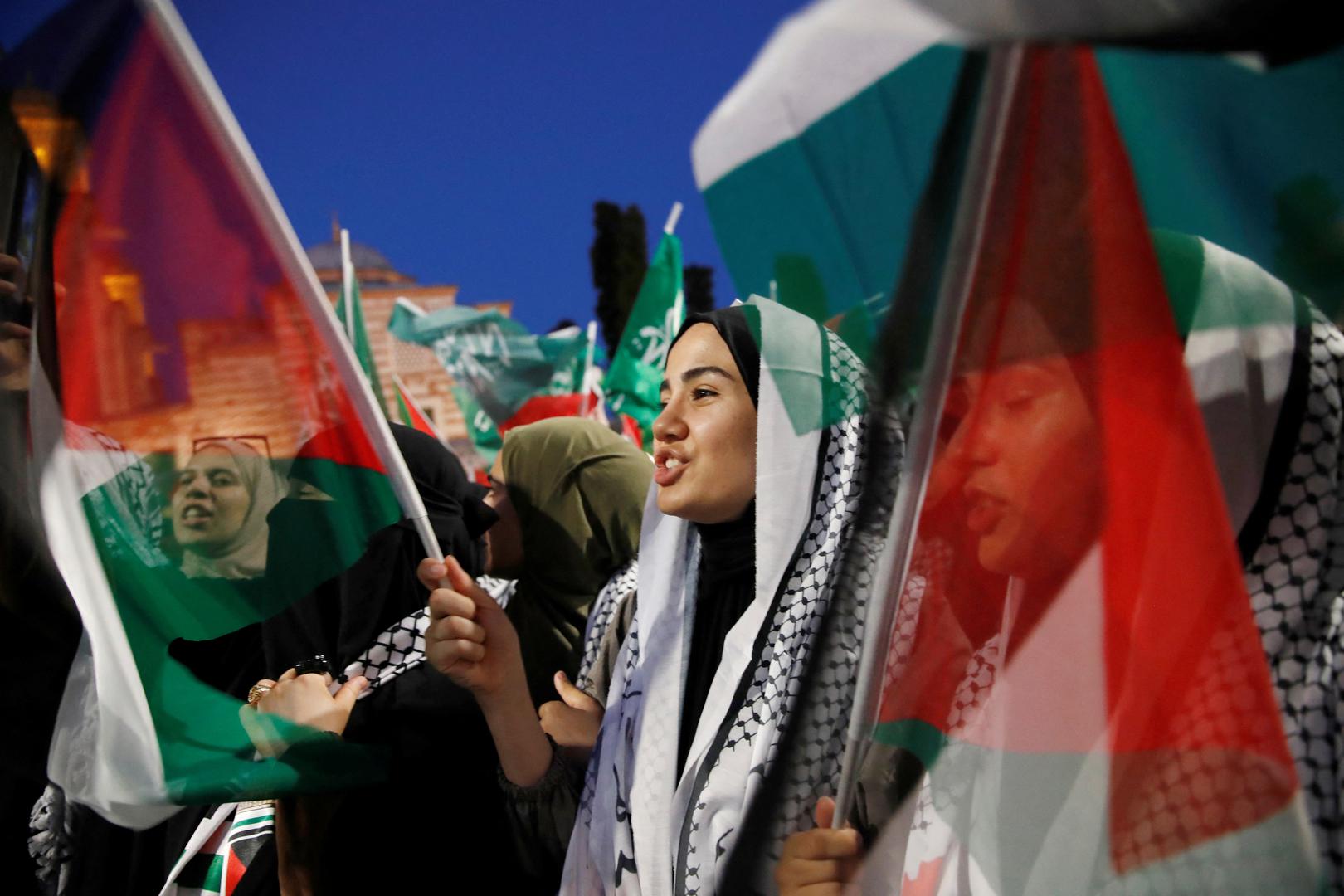 Pro-Palestinian demonstrators take part in a rally to protest the assassination of Hamas leader Ismail Haniyeh in Iran, in Istanbul, Turkey July 31, 2024. REUTERS/Dilara Senkaya Photo: DILARA SENKAYA/REUTERS