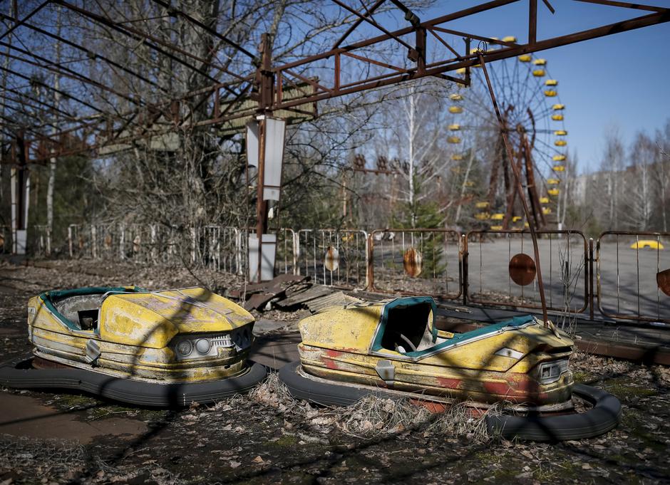 A view of an amusement park in the centre of the abandoned town of Pripyat near the Chernobyl nuclear power plant in Ukraine March 28, 2016.  REUTERS/Gleb Garanich