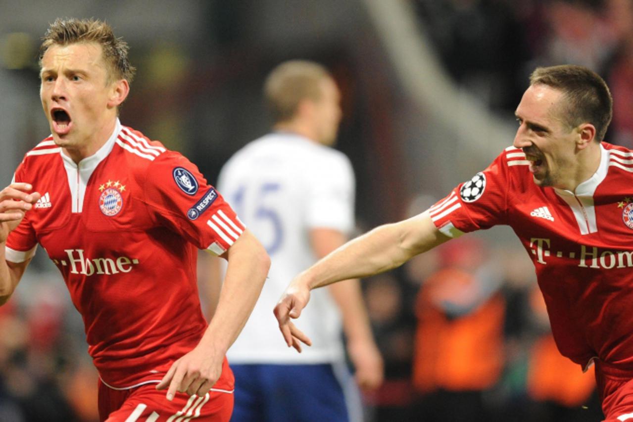 'Bayern Munich\'s Croatian striker Ivica Olic (L) celebrates scoring with Bayern Munich\'s French midfielder Franck Ribery  during the UEFA Champions League 1st leg quarter-final match FC Bayern Munic